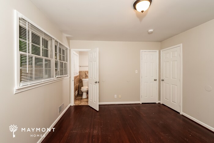 Building Photo - 900 Glenvalley Dr