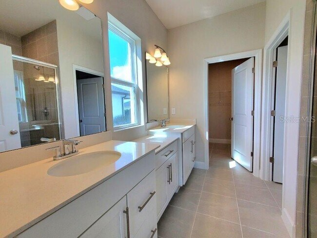 Building Photo - 16855 Castoro Dr