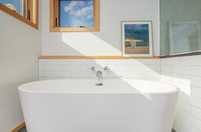 Building Photo - 22 St Mary's Rd