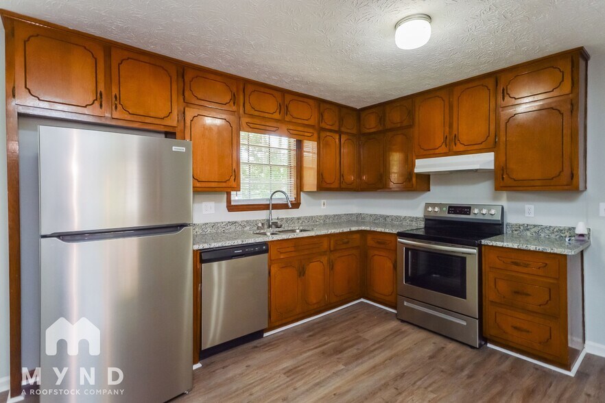 Building Photo - 3553 Charlotte Dr