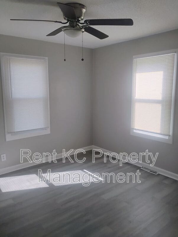 Building Photo - 6021 N Topping Ave