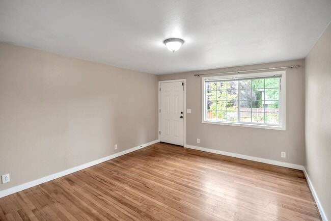 Building Photo - 956 NW Donelson St