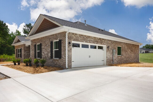 Building Photo - 4 Bedroom, 2 Bath