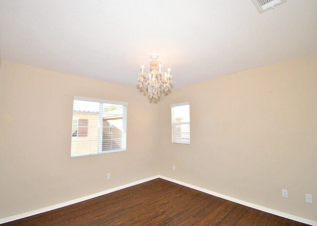 Building Photo - ** MOVE IN BONUS of $500.00 ** (If an agreement is signed by March 31st 2026) "Charming 3 Bed, 2....