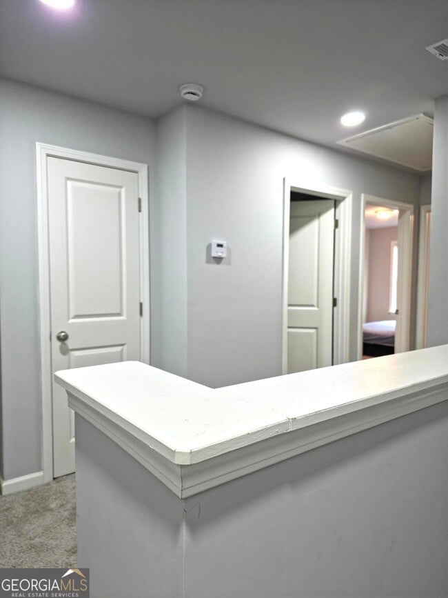 Building Photo - 430 Village Creek Dr SE