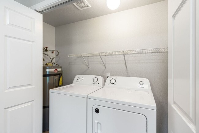 Building Photo - Recently updated 3 bdrm, 2 bath. Attached ...