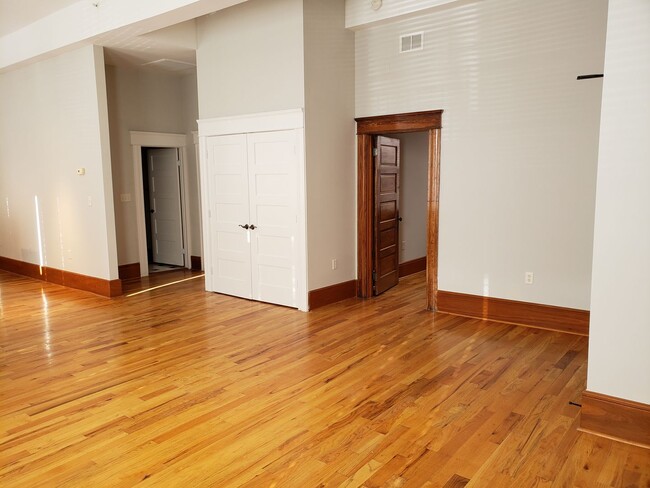 Building Photo - 2 BR/ 2BA Condo in Downtown Tampa