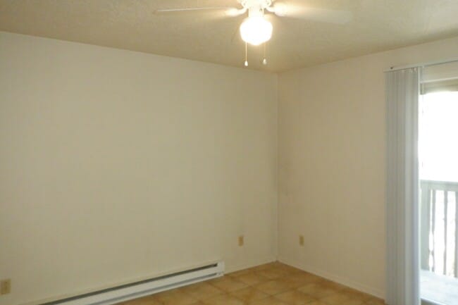 Building Photo - Conveniently Located 2 Bed/1 Bath Unit on ...