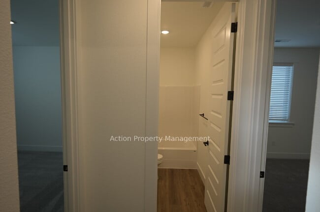 Building Photo - Beautiful New 3 Bed 2 Bath Home in Rolling Hills – Built in 2025