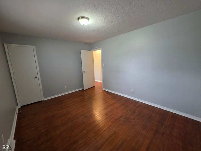 Building Photo - 86 S 6th Ave