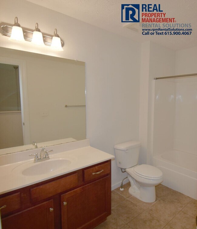 Building Photo - All one level 5bd 3ba home with attached garage!