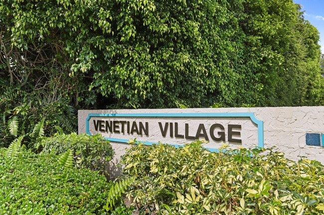 Building Photo - 75 Venetian Dr