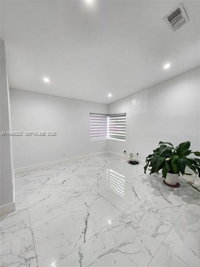 Building Photo - 15152 SW 63rd Ter