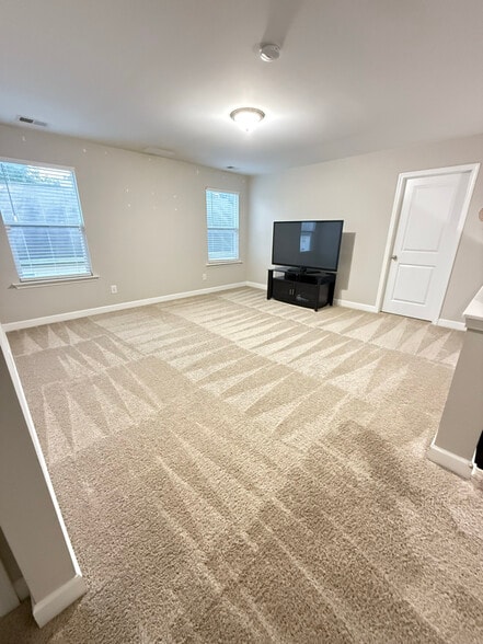 Building Photo - 2212 Shorewood Path