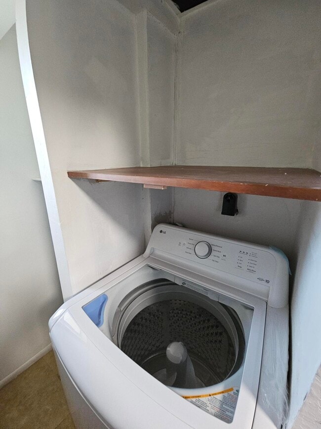 Building Photo - 8000 S Colony Cir