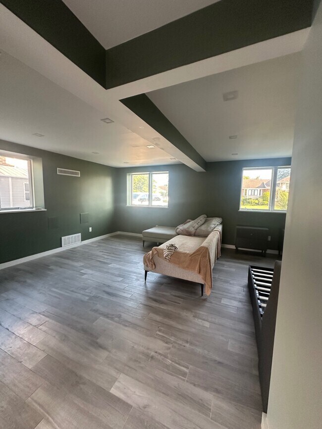Building Photo - 3829 Beechwood Pl
