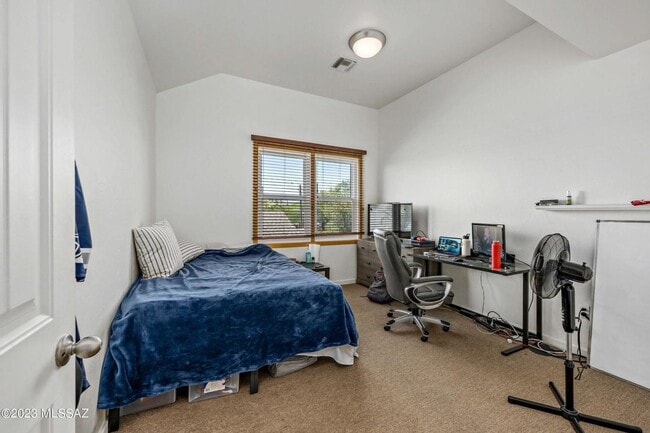 Building Photo - PRELEASE August 2026! West University Home!