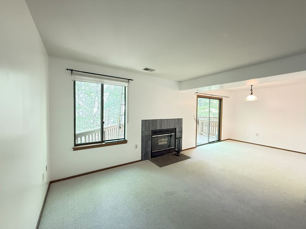 Building Photo - 134 English Ct