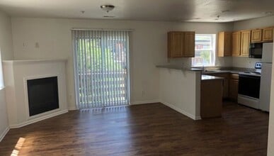 Building Photo - 865 30th St.