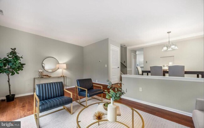 Building Photo - 5822 Burke Manor Ct