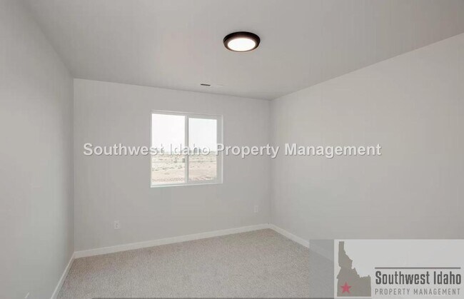 Building Photo - 8140 E Sunray Dr