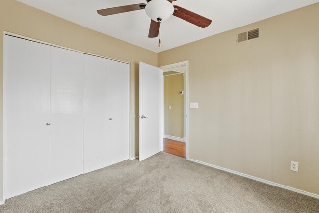 Building Photo - 2232 W Lindner Ave