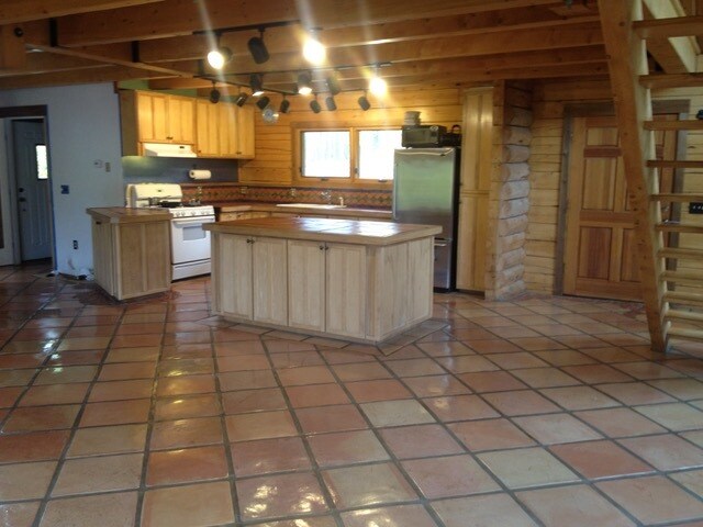 Building Photo - 24285 Hill Ln