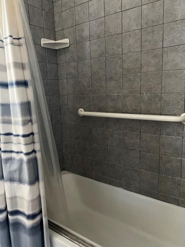 Building Photo - 1110 E 42nd St