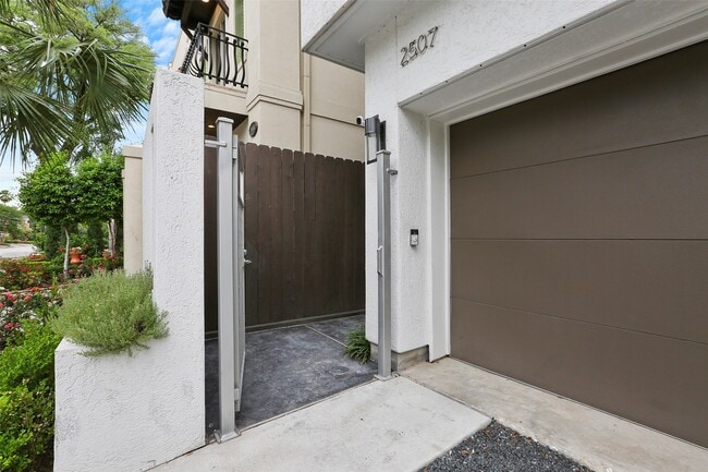 Building Photo - 2507 McDuffie St