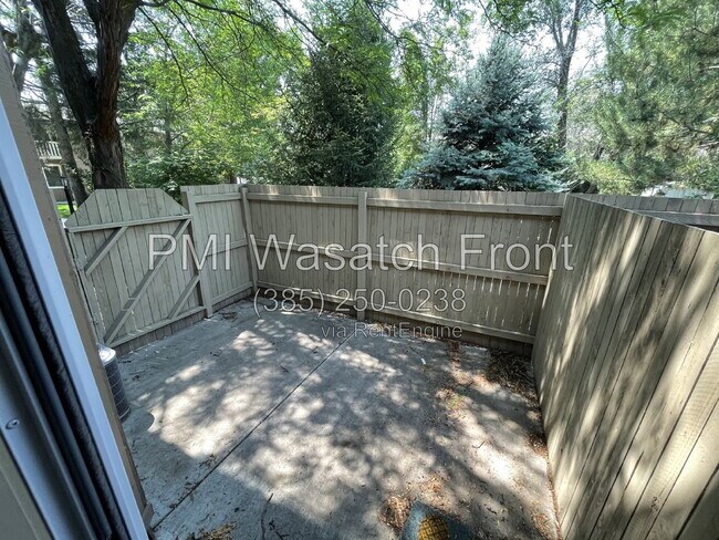 Building Photo - 662 E Cobblestone Ln