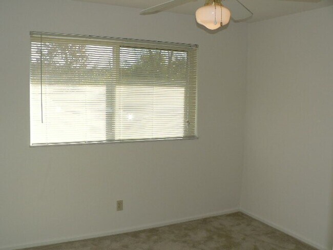 Building Photo - Hickory House Apt.