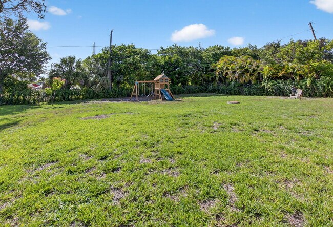 Building Photo - 3940 NW 5th Ave