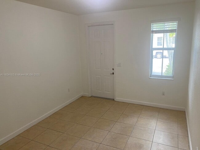 Building Photo - 7530 NW 114th Pl