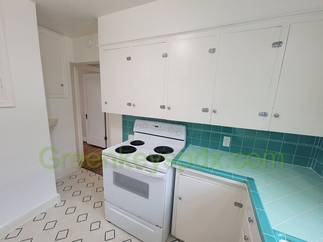 Building Photo - Beautiful 2 Bedroom 1 Bath House with Atta...