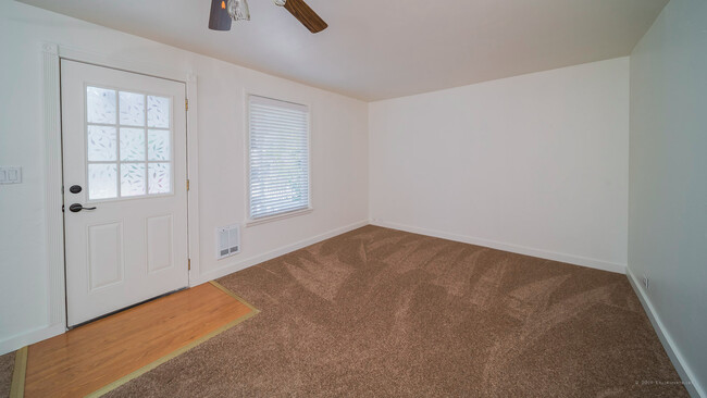 Building Photo - **MOVE-IN SPECIAL** Move in ready, 3 bed, ...