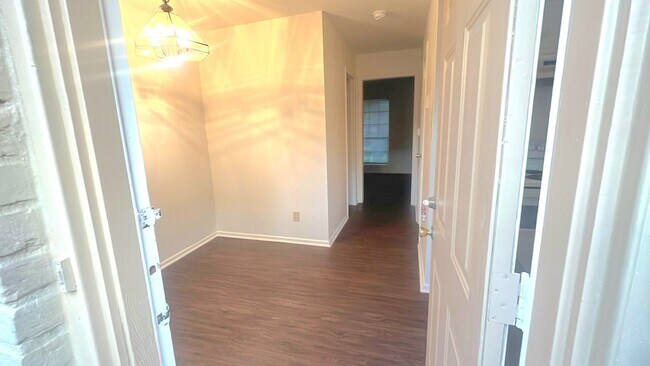 Building Photo - 433 Sunset Dr