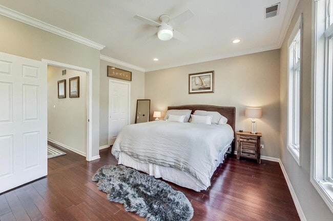 Building Photo - 1351 W Altgeld St