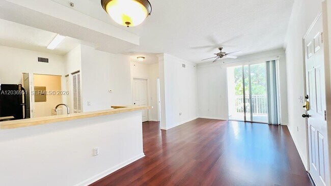 Building Photo - 2304 Myrtlewood Cir E
