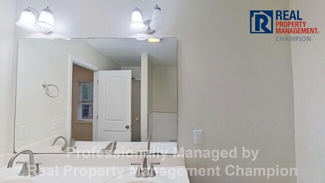 Building Photo - 3 BD/2 BA Home w/Split Bedrooms, Bonus Room, Fenced Yard & Attached Garage