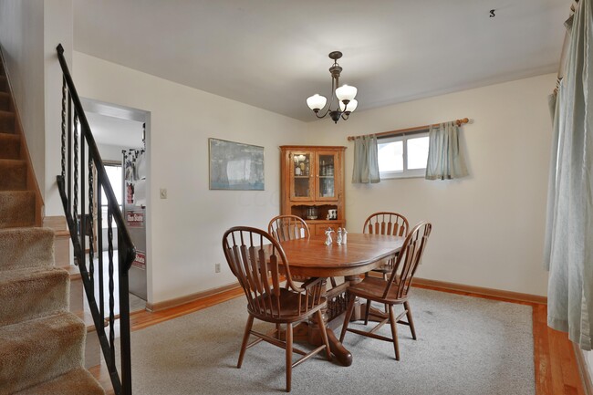 Building Photo - 714 Island Ct