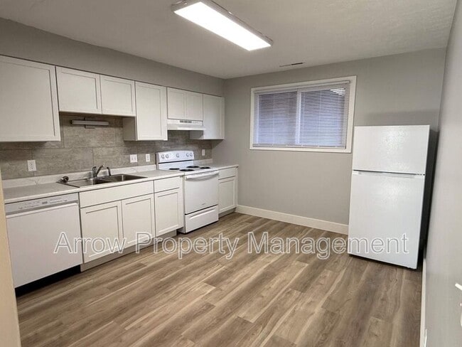 Building Photo - 1725 N Iowa Ave