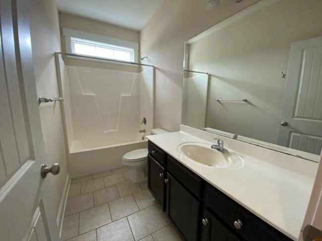 Building Photo - 3 Bed, 2 Bath unfurnished home with Bonus room in Escoba Bay!