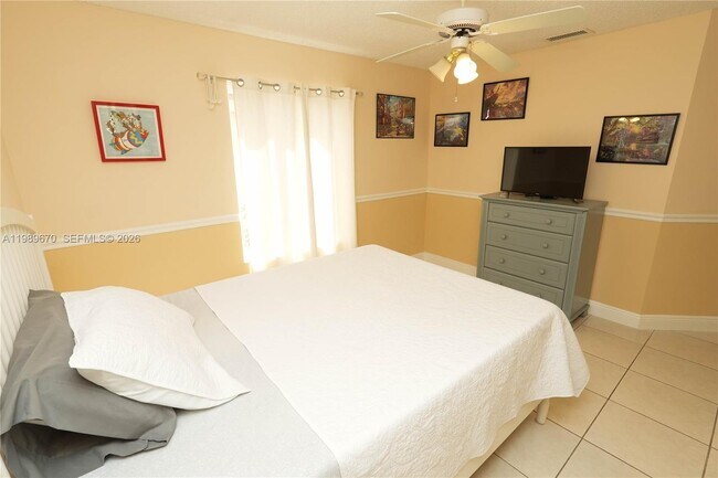 Building Photo - 3460 NW 21 St