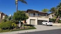 Building Photo - Fantastic and large home with forever view...
