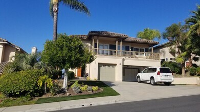Building Photo - Fantastic and large home with forever view...