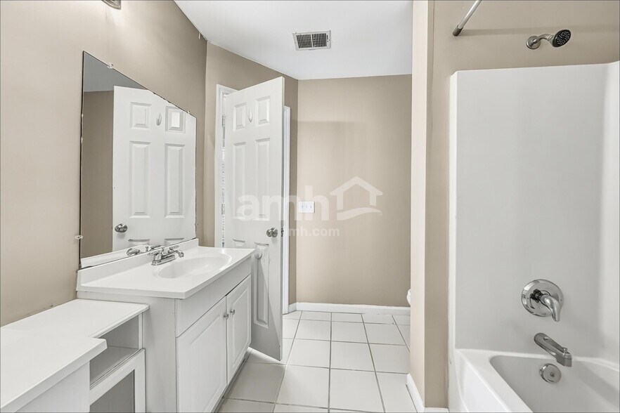 Building Photo - 45 Wintergreen Dr