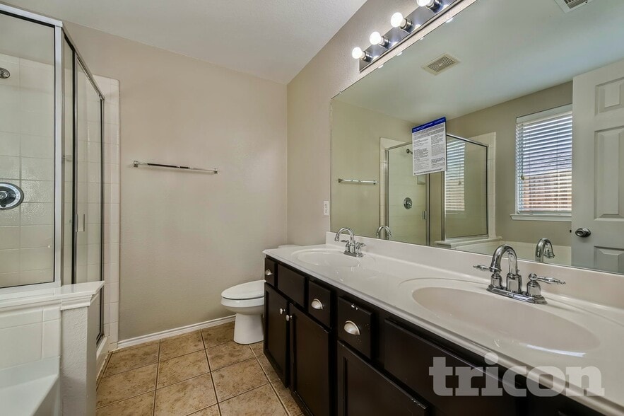 Building Photo - 13129 Padre Ave