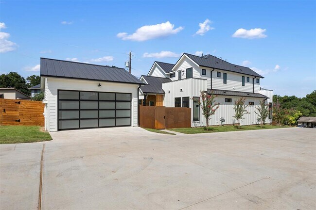 Building Photo - 4010 Valley View Rd