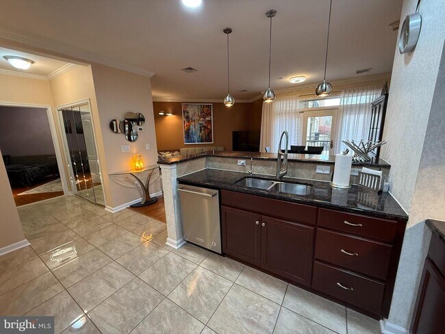 Building Photo - 266 Carson Terrace