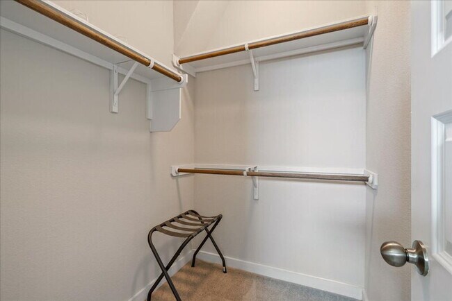 Building Photo - 330 Hortus Dr